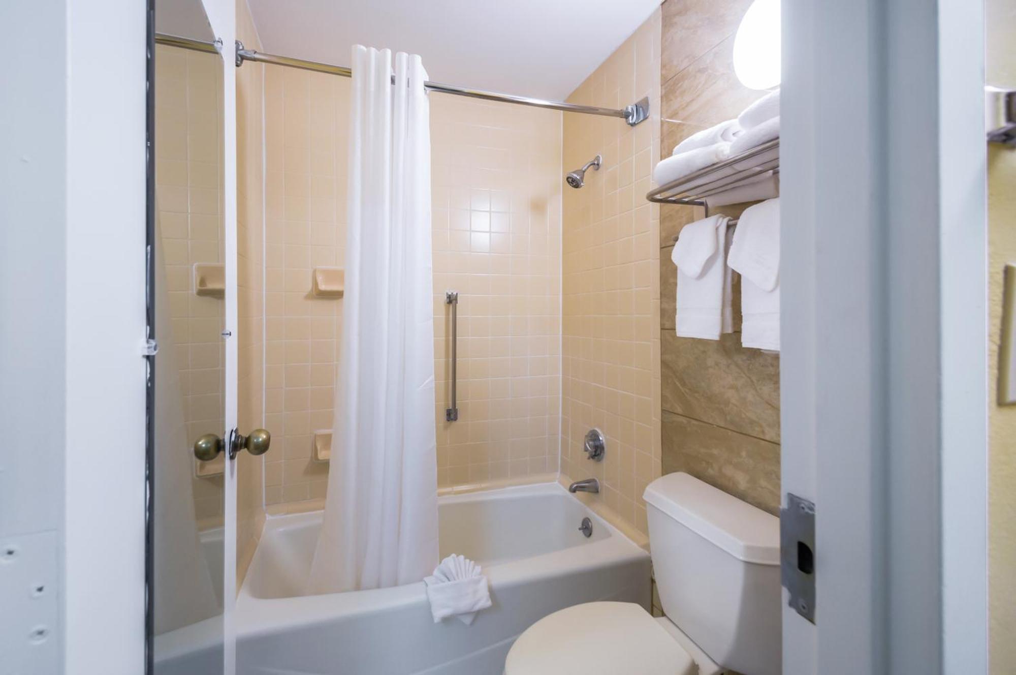Quality Inn Fredericksburg-Central Park Area מראה חיצוני תמונה