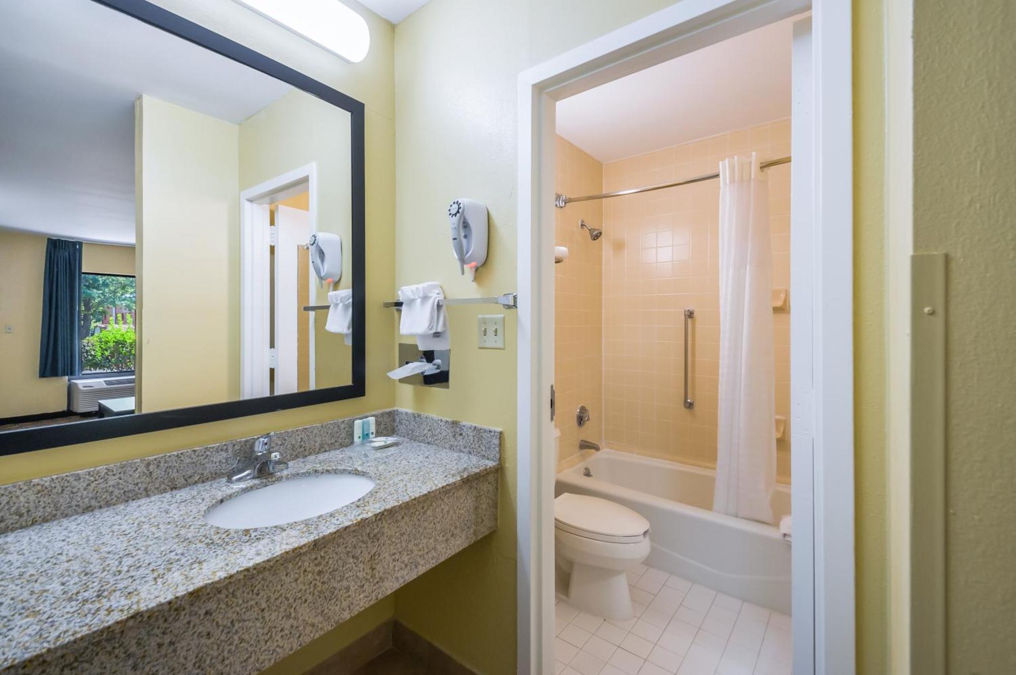 Quality Inn Fredericksburg-Central Park Area מראה חיצוני תמונה