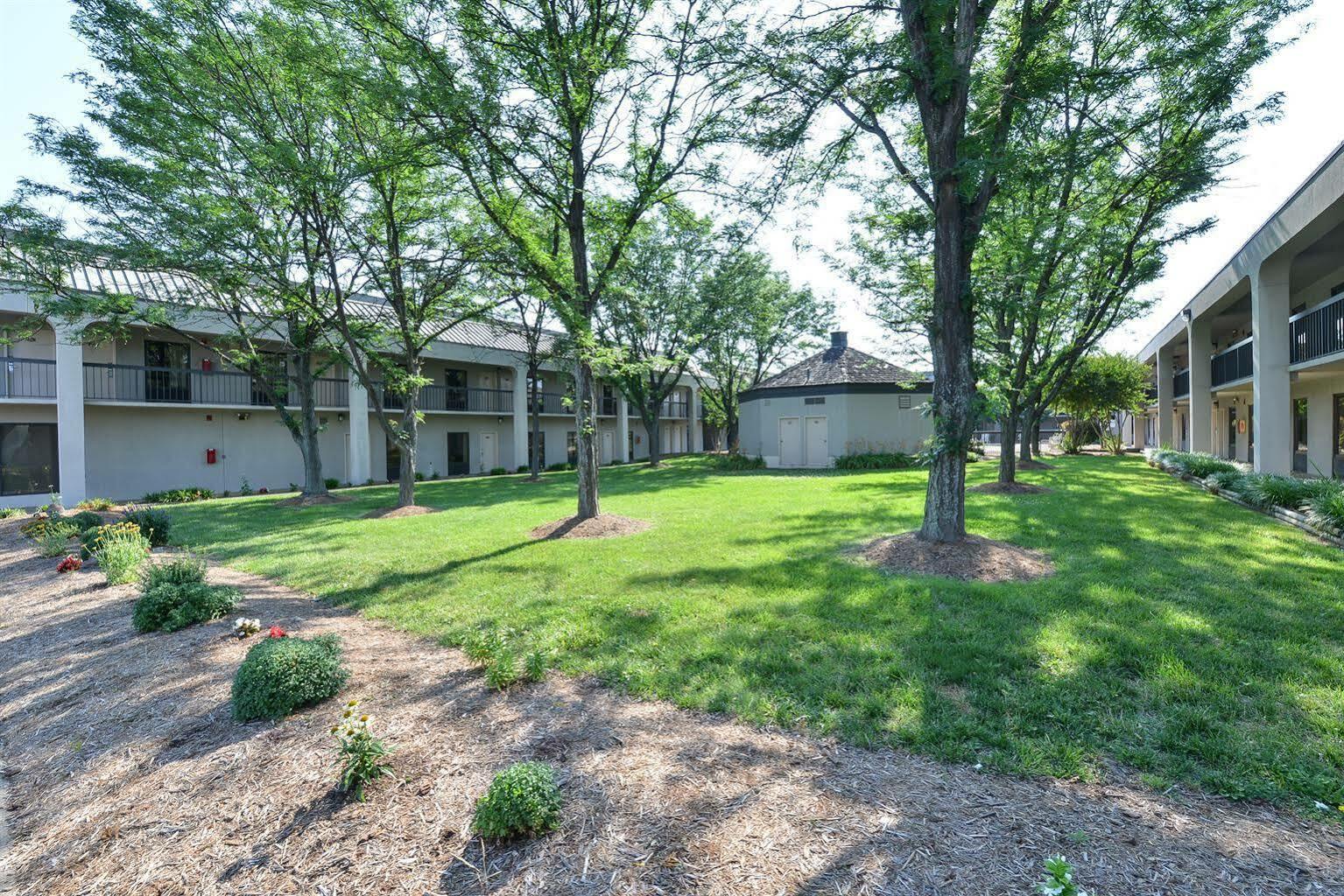 Quality Inn Fredericksburg-Central Park Area מראה חיצוני תמונה